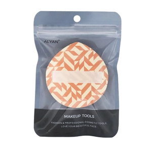 Detail des Rubycell-Make-up-Puffs mit orangefarbenem Gitter in matter Verpackung