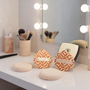 Set aus 4 weichen Rubycell Marshmallow Kissen mit runden und tropfenförmigen Orangen-Puffs