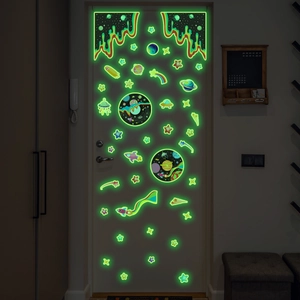 Stickers muraux espace lumineux avec étoiles, planètes et fusées brillant la nuit