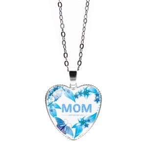 Collar corazón plateado día de la madre con mariposa azul y grabado MOM en colgante