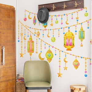 Ramadan Wandaufkleber mit bunten Laternen und goldenem Halbmond für die Dekoration