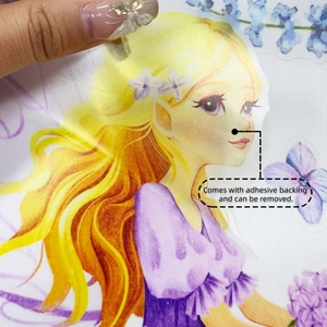 Nahaufnahme der selbstklebenden Rückseite eines Aquarell-Wandstickers mit Blumenfee