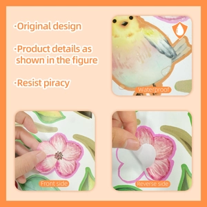 Vue macro des autocollants muraux floraux imperméables avec motifs oiseaux et détails adhésifs