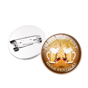 Lot de pins pour la fête de la bière Oktoberfest avec vue avant et arrière du badge