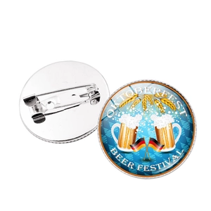 Badges en métal pour la fête de la bière Oktoberfest avec drapeau allemand sur fond blanc