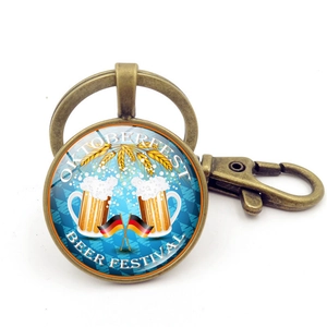 Dettaglio portachiavi Oktoberfest di Monaco con moschettone in bronzo e logo festa birra