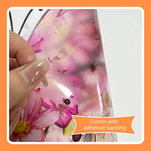 Selbstklebender Wandsticker mit rosa Blumen und Kirschblüten für die Badezimmerdekoration