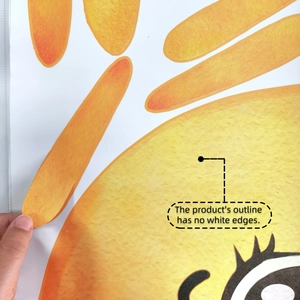Détail d'un sticker mural soleil animé sans bordure blanche lors de la pose