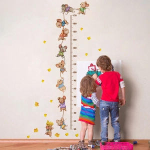 Detailed view of mouse-themed growth chart wall decal showing scale from 30 to 170cm