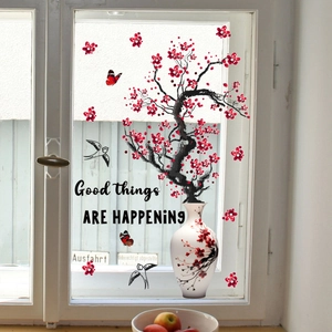 Adesivo per finestre con vaso di fiori di prugno e scritta Good Things Are Happening