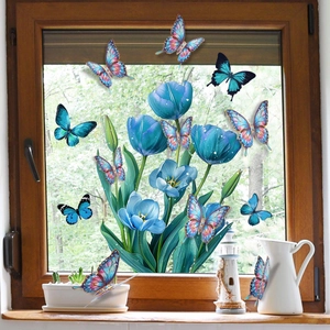 Stickers muraux tulipes bleues et papillons 3D décorant une fenêtre vue jardin