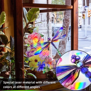 Dettaglio di adesivi laser con fiori e libellule con effetto arcobaleno cangiante