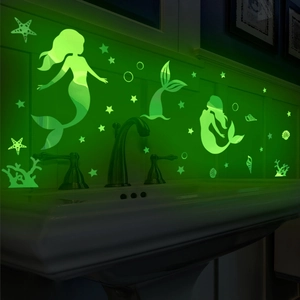 Stickers muraux sirène lumineux brillant dans le noir avec étoiles de mer et coraux