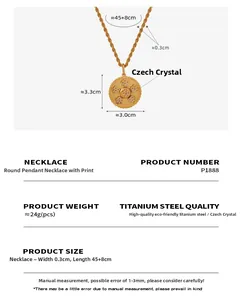 Vue détaillée du collier pendentif fleur en acier doré avec dimensions et diamants tchèques