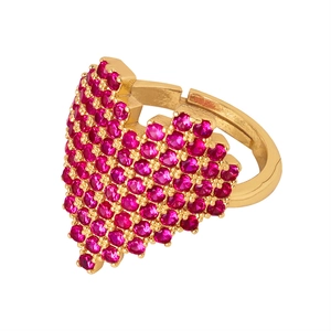 Adjustable gold ring featuring a heart motif paved with vibrant pink cubic zirconia stones