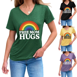 Detail of Free Mom Hugs rainbow print on casual V-neck short sleeve T-shirt