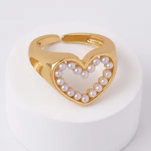 Elegante Anello Cuore Rame Placcato Oro Con Perla Artificial Imitazione O Künstliche Perle Nere Gioielli Minimalisti Retro Francesi
