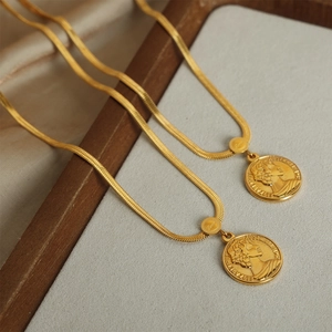 Chic 18K gold plated snake chain necklace with vintage Elizabeth II coin portrait pendant