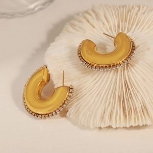 Vintage goldene C-Ohrringe mit Zirkonia-Besatz auf weißer Koralle für Damen