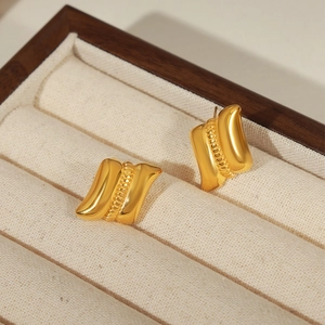 Fashionable gold-plated stainless steel geometric earrings with ripple texture details