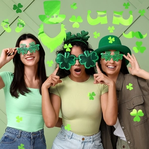Set festa San Patrizio con occhiali a trifoglio e cappelli verdi per decoro festivo