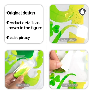 Dettaglio macro di adesivi murali trifoglio impermeabili per San Patrizio con design bifacciale
