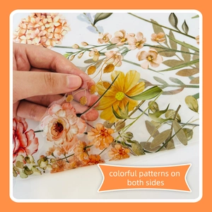 Dettaglio degli adesivi statici colorati con fiori e farfalle e stampa fronte-retro