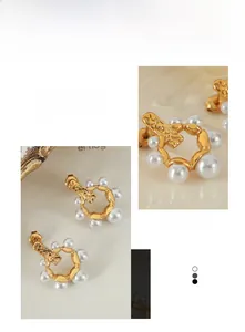 Détails macro de créoles dorées avec perles dégradées et texture martelée élégante