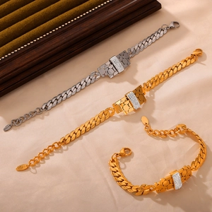 Cuban chain bracelet set in gold and silver steel with geometric diamond pendant