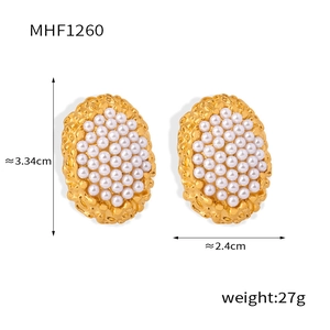 Detailed size map of vintage oval pearl earrings with gold base and hammered texture