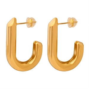 Μίνιμαλ επιχρυσωμένα σκουλαρίκια κρίκοι σε σχήμα J από ανοξείδωτο ατσάλι με γυαλιστερό φινίρισμα