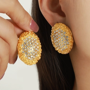 Oval honeycomb earrings in gold plating with white zircons and pearls for women
