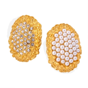 Oval gold hammered earrings with white pearl and sparkling crystals in French style