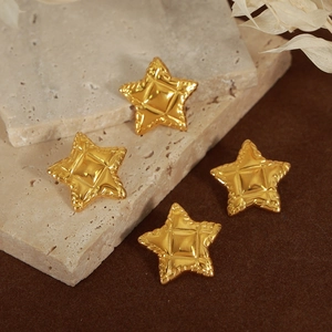 Boucles D'oreilles Étoiles Matelassées Plaqué Or 18K Acier Titane Géométrique Vintage Bijoux De Mode Pour Femmes