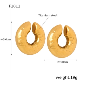 Titanium steel chunky C-shape hoop earrings with hammered 18K gold plated texture