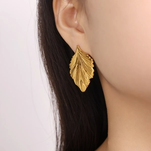 Elegant gold leaf earrings in pastoral style with detailed veins for women's fashion