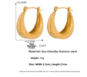 Detailed view of 18K gold plated U-shaped titanium steel earrings with dimensions 2.5cm x 2.1cm