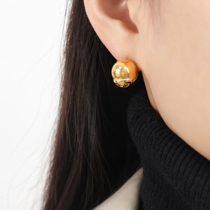 Boucles d'oreilles boules dorées polies pour femmes avec petits zircons