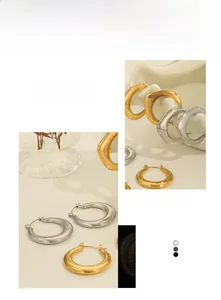 Détails de créoles lisses en forme de U dorées et argentées de style minimaliste