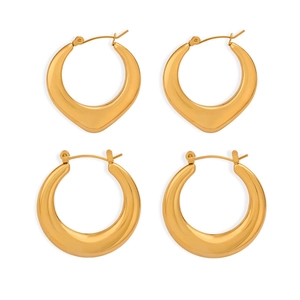 Ensemble de boucles d'oreilles géométriques en forme de U et créoles en plaqué or poli