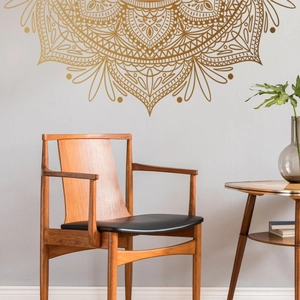 Goldener Mandala Wandaufkleber mit Lotusmuster für elegante böhmische Raumdekoration