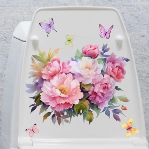 Détail de stickers pivoine rose et papillons aquarelle sur un couvercle de toilette blanc