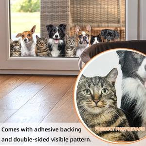 Détail de stickers de fenêtre adhésifs double face avec motifs réalistes de chat et chien