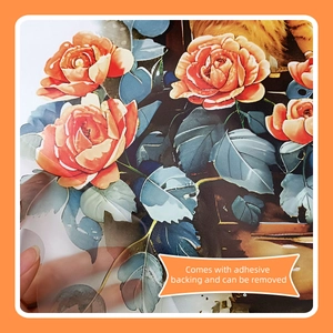 Vue macro du sticker mural rose orange autocollant montrant la fonction décollable