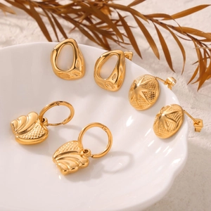 Boucles D'Oreilles En Acier Titane Plaqué Or Cœur Étoile Géométrique Bijoux Simples Avec Tige En Acier Inoxydable