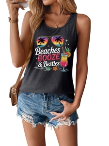 Dettaglio canotta in cotone nero con stampa Beaches Booze e motivi estivi colorati