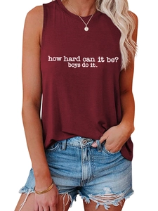 Détail du débardeur sans manches bordeaux avec slogan blanc imprimé sur coton doux