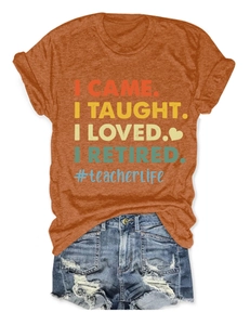 T-shirt retraite enseignant avec texte I Came I Taught et short en jean à plat
