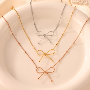 Minimalistische strik hanger ketting set in goud, zilver en roségoud met kralenkettingen