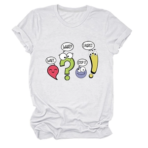 Détail de l'imprimé ponctuation Wait What Stop It sur ce t-shirt en coton blanc